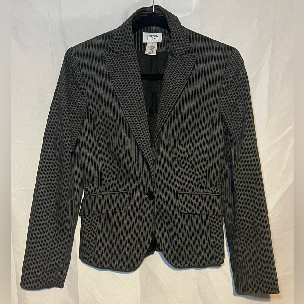 Ann Taylor LOFT Black Pinstripe Blazer Size 0 Women’s